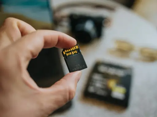 Jaka karta pamięci do aparatu? Wybierz mądrze, nagrywaj 4K/8K!