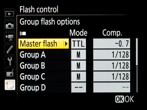 Menu aparatu Nikon z opcjami kontroli lampy błyskowej, zaznaczona opcja "Master flash".