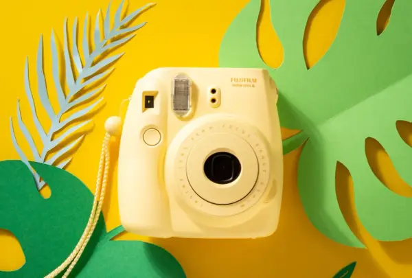 Instax czy Polaroid? Wybierz idealny aparat natychmiastowy!